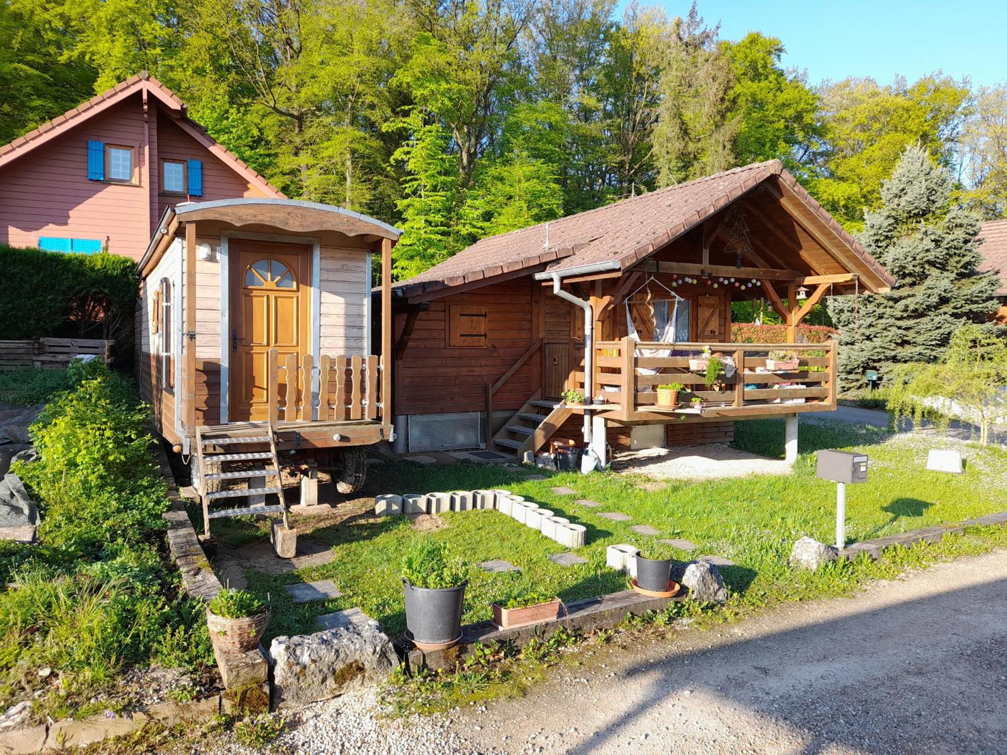 Location Type Gite, Chambre D'Hote, Meuble De Tourisme Dans Joli Petit Chalet Typique Et Ou Jolie Roulotte Type Boheme Waldighoffen Dış mekan fotoğraf